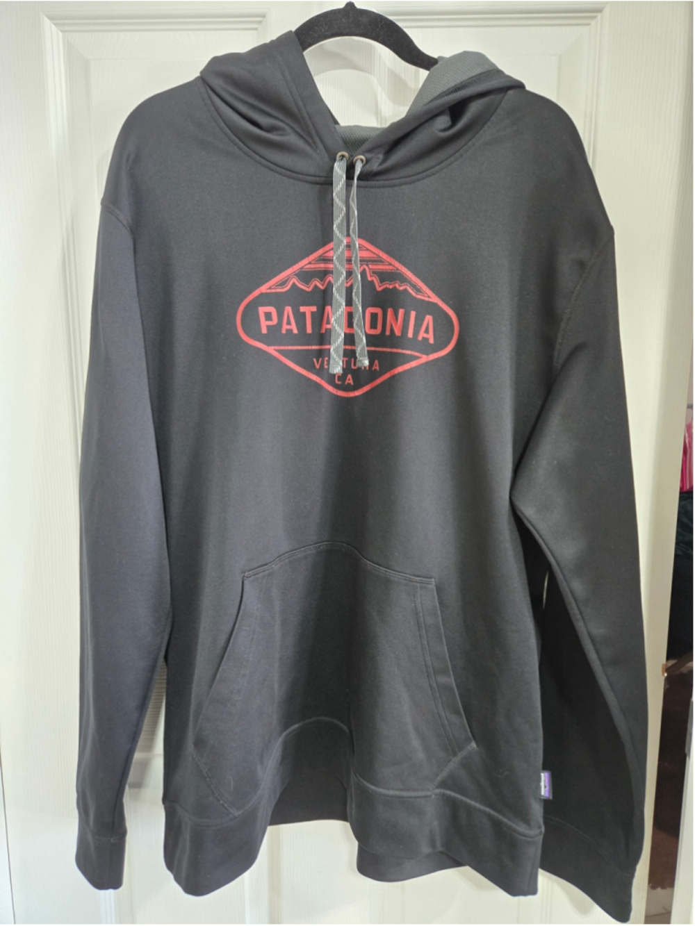 Men's Patagonia Hoodie Sweatshirt XL Black Red Graphic Logo